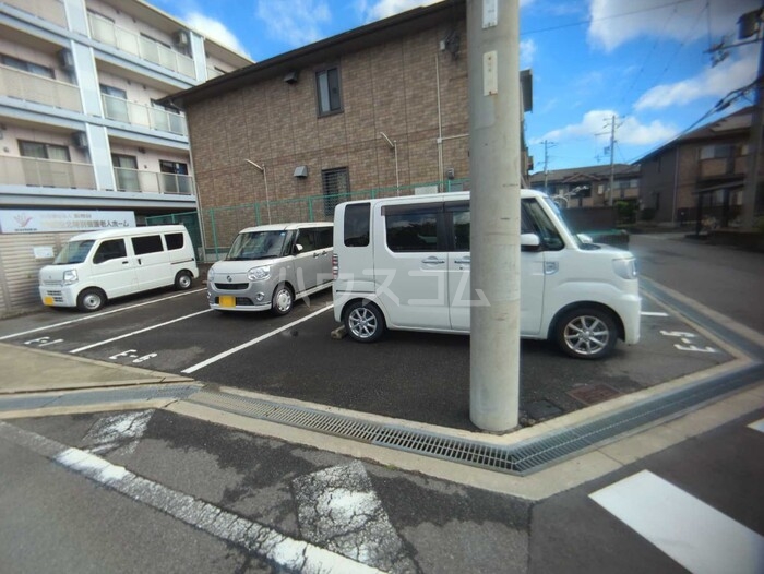 18/18 駐車場