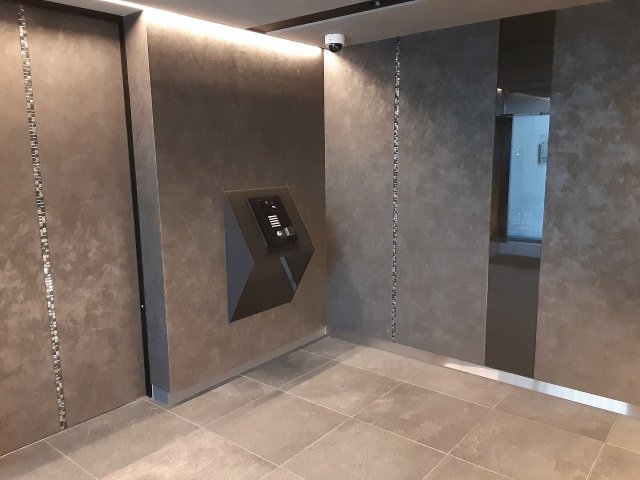 25/30 エントランス