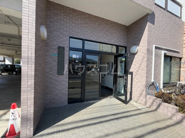 28/30 エントランス