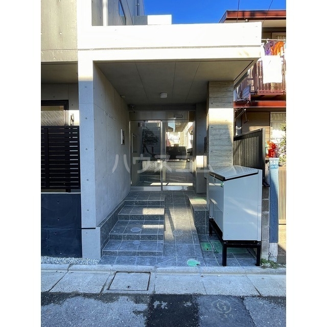 19/26 エントランス