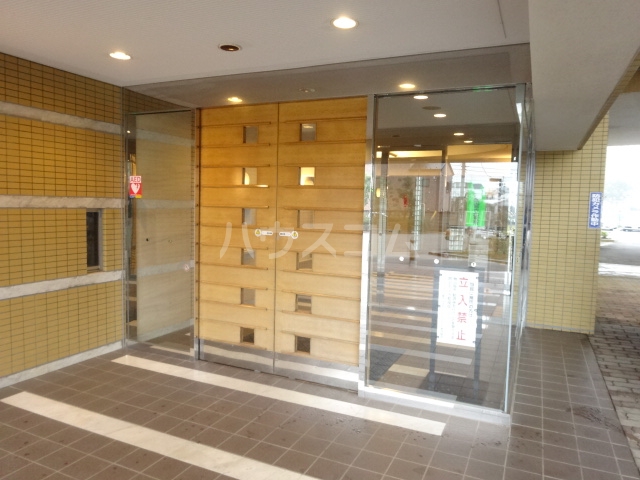 21/30 エントランス