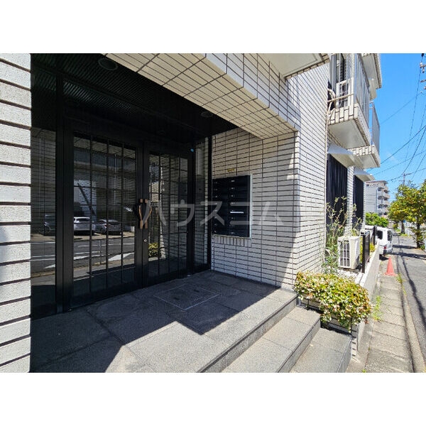 15/16 エントランス