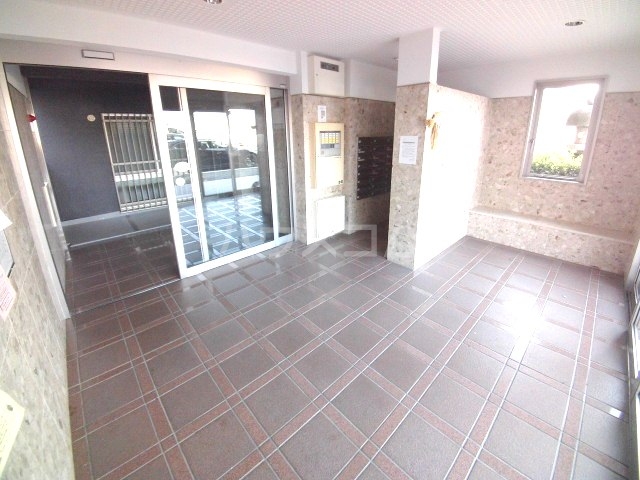 21/30 エントランス