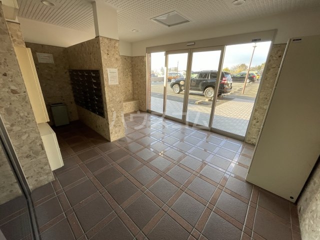 27/30 エントランス