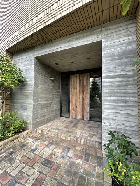 24/30 エントランス