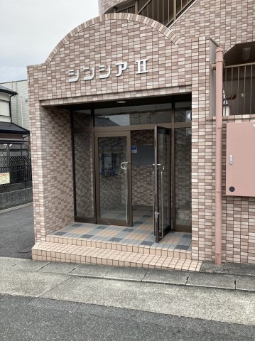 27/30 エントランス