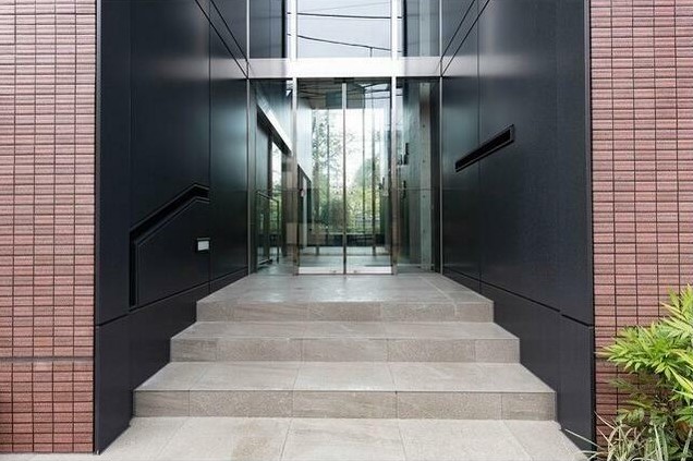 16/20 エントランス