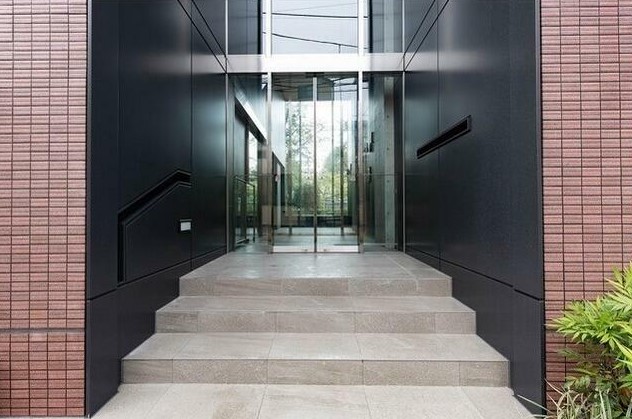 21/25 エントランス