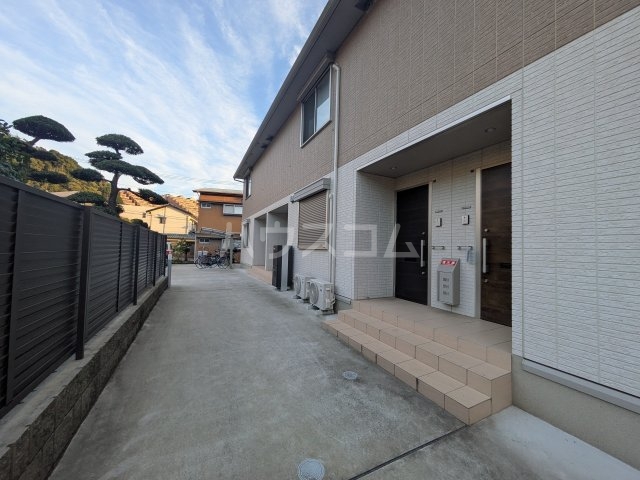 25/30 エントランス