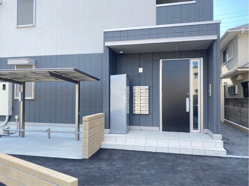 28/30 エントランス