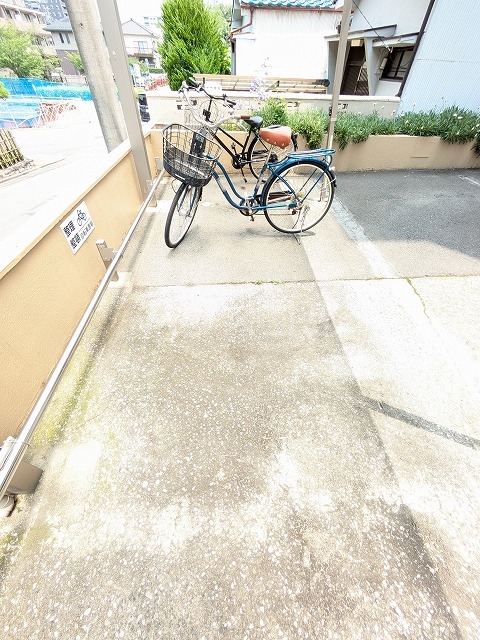 27/30 駐車場