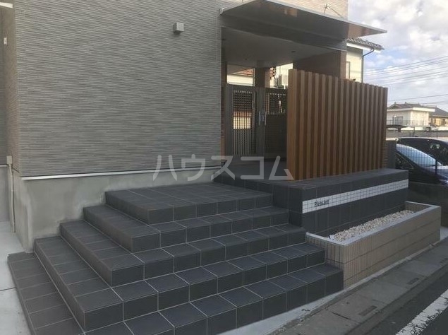 13/22 エントランス