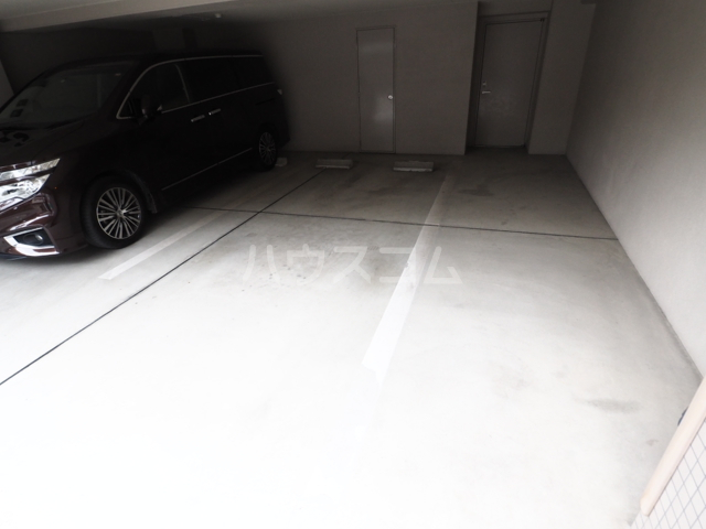 18/23 駐車場