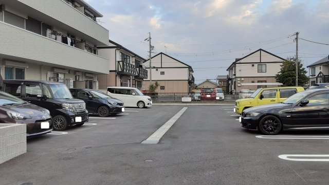 28/30 駐車場