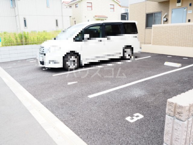23/30 駐車場
