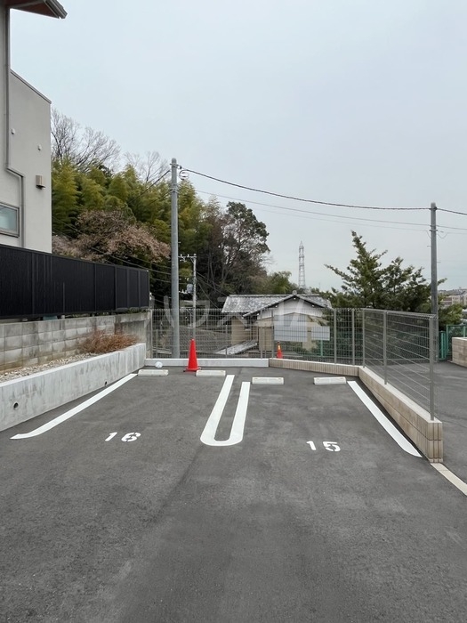 23/26 駐車場