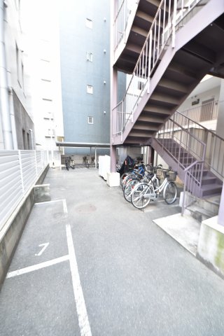 27/30 駐車場