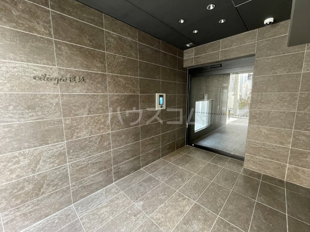 16/21 エントランス