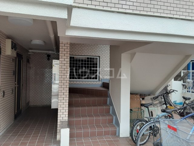 14/17 エントランス