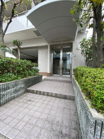 19/27 エントランス