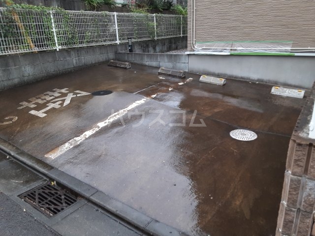 27/30 駐車場