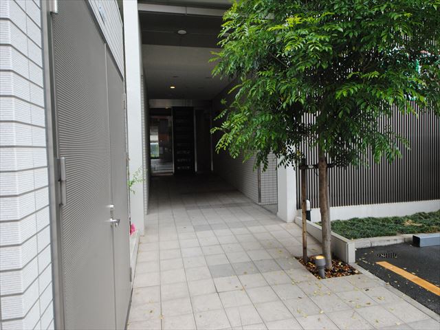 21/30 エントランス