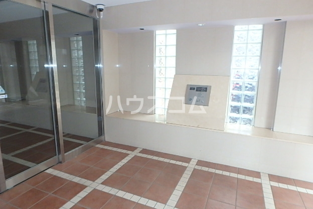 16/23 エントランス