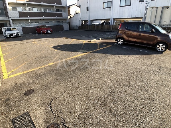 26/30 駐車場