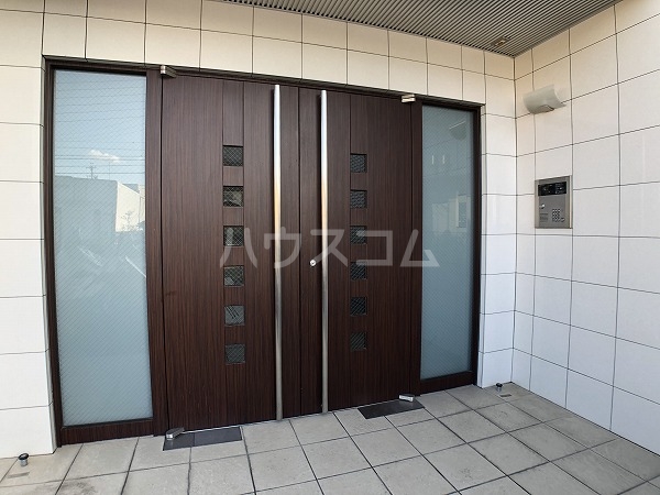 27/30 エントランス