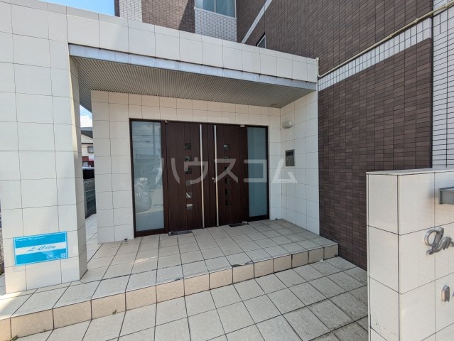 28/30 エントランス