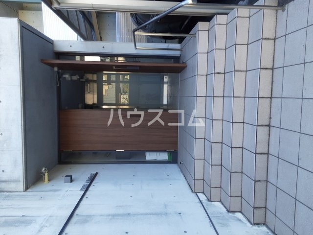 28/30 エントランス