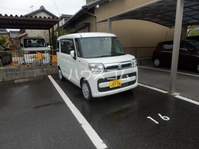 28/30 駐車場