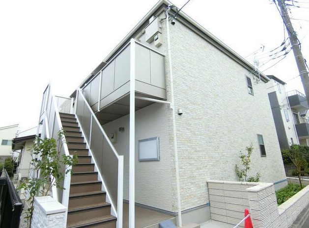 18/23 エントランス