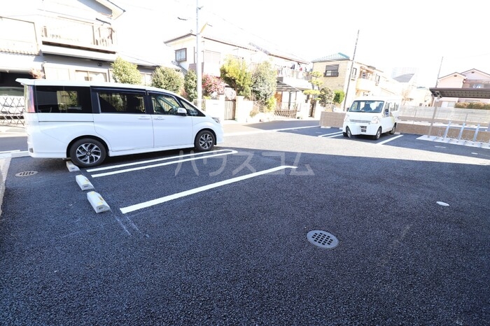 18/27 駐車場