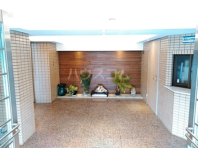 23/30 エントランス