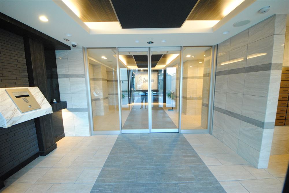 28/30 エントランス