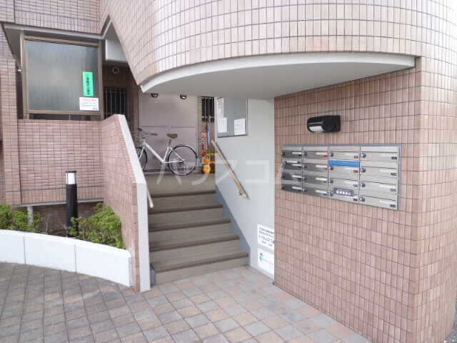 16/18 エントランス