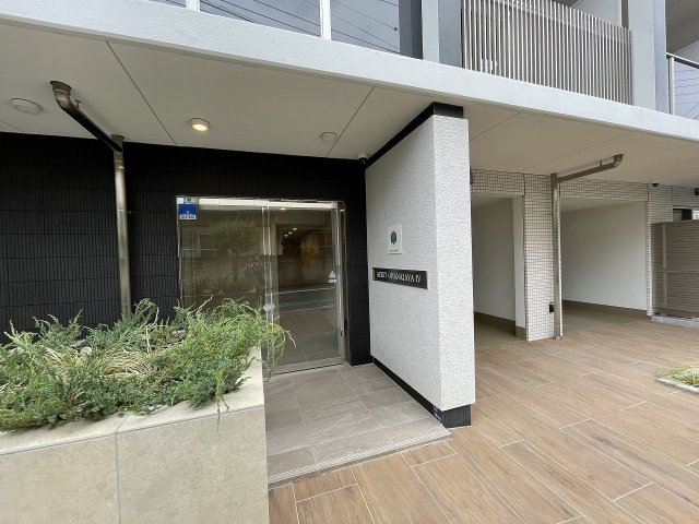 24/30 エントランス