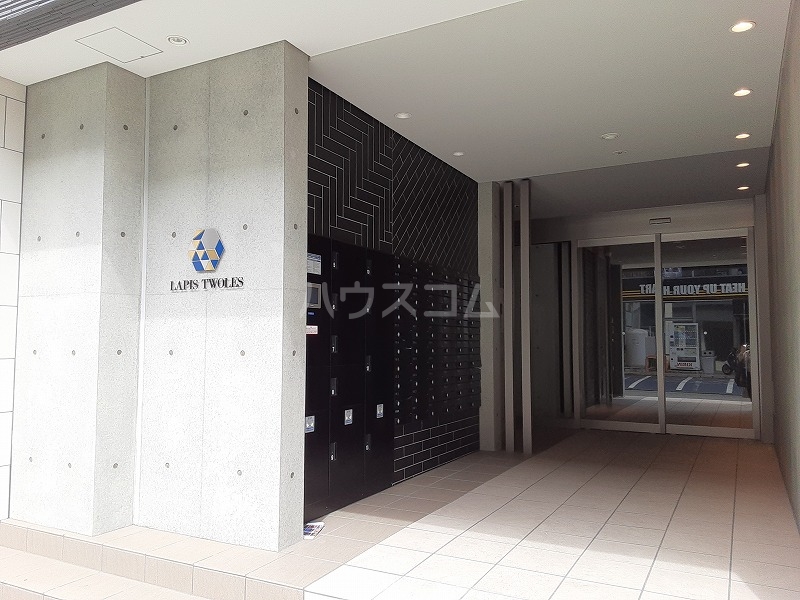 22/30 エントランス