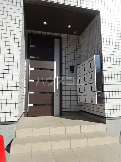 22/25 エントランス