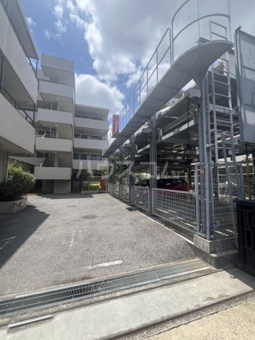 27/28 駐車場