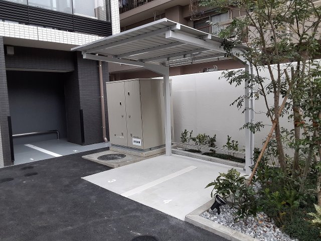 25/28 駐車場