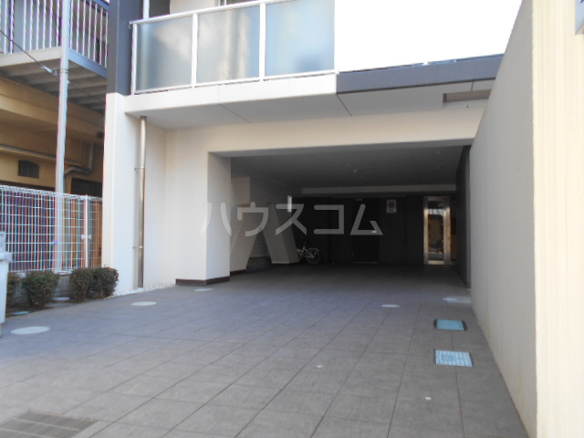 28/30 エントランス