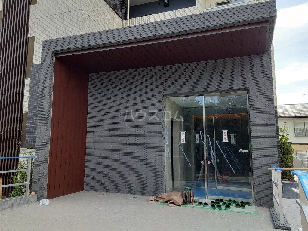 27/30 エントランス