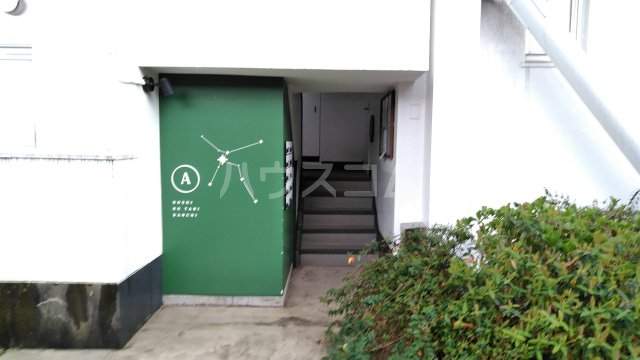 23/28 エントランス