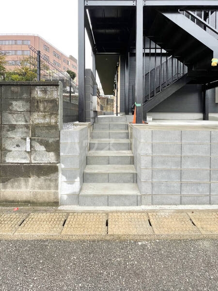 21/23 エントランス