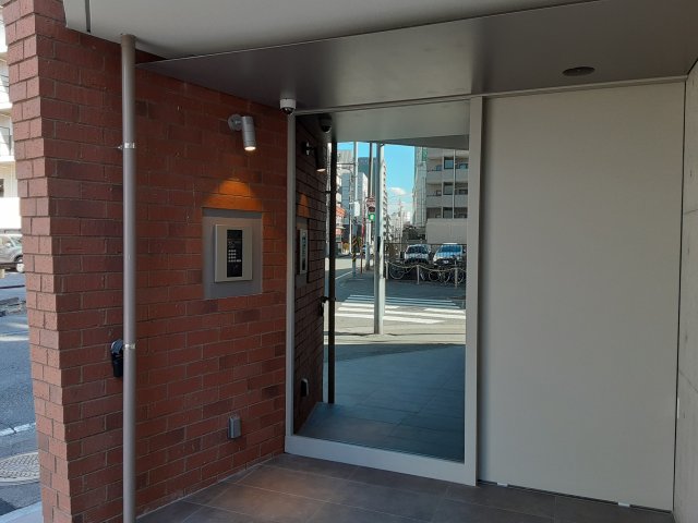 28/30 エントランス