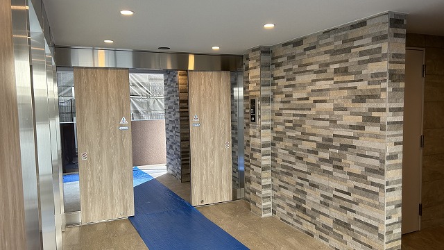 23/26 エントランス