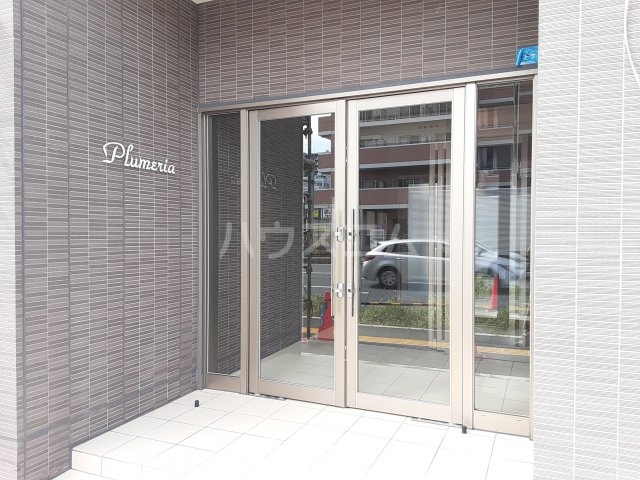 26/29 エントランス