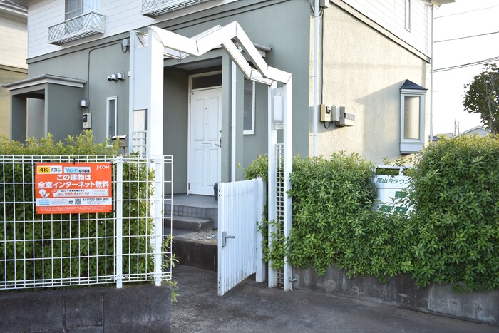 28/30 エントランス